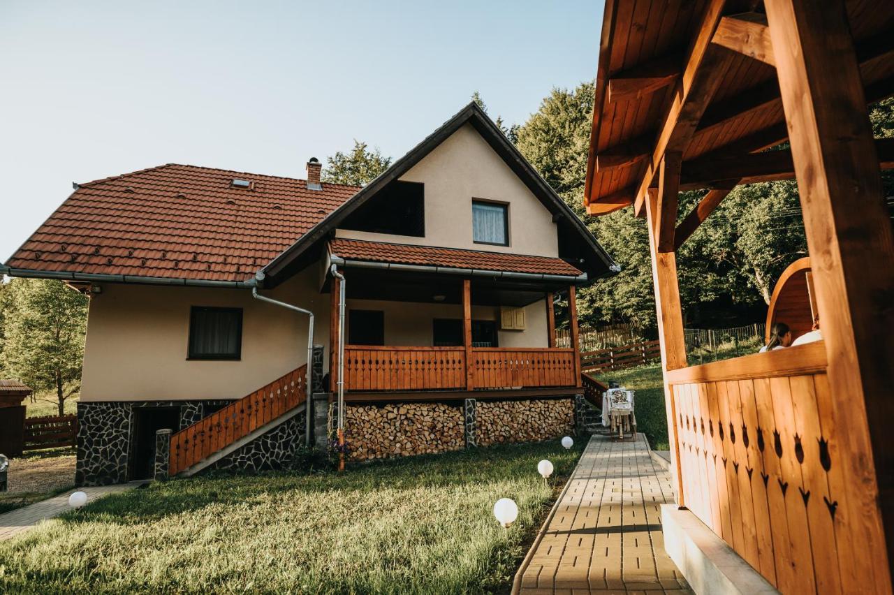 Súgópatak Kulcsosház Izvoare (Harghita) Exterior foto